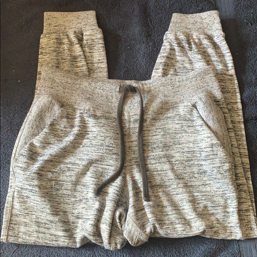 Athleta Gray/Black Marbled Capri Athletic Pants S